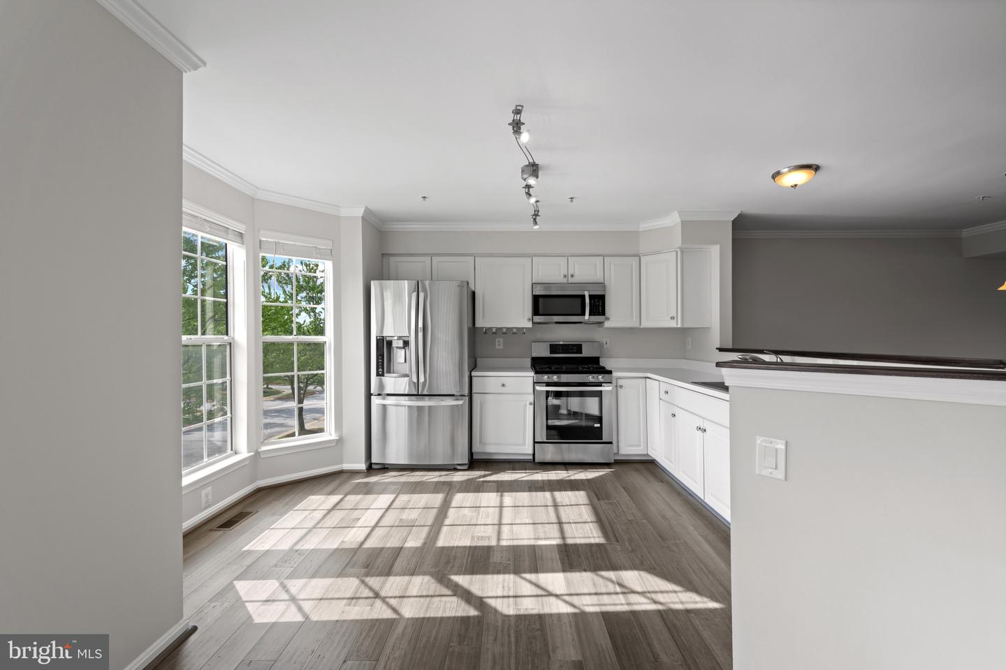 6123 Silver Arrows Way Property Photo 8