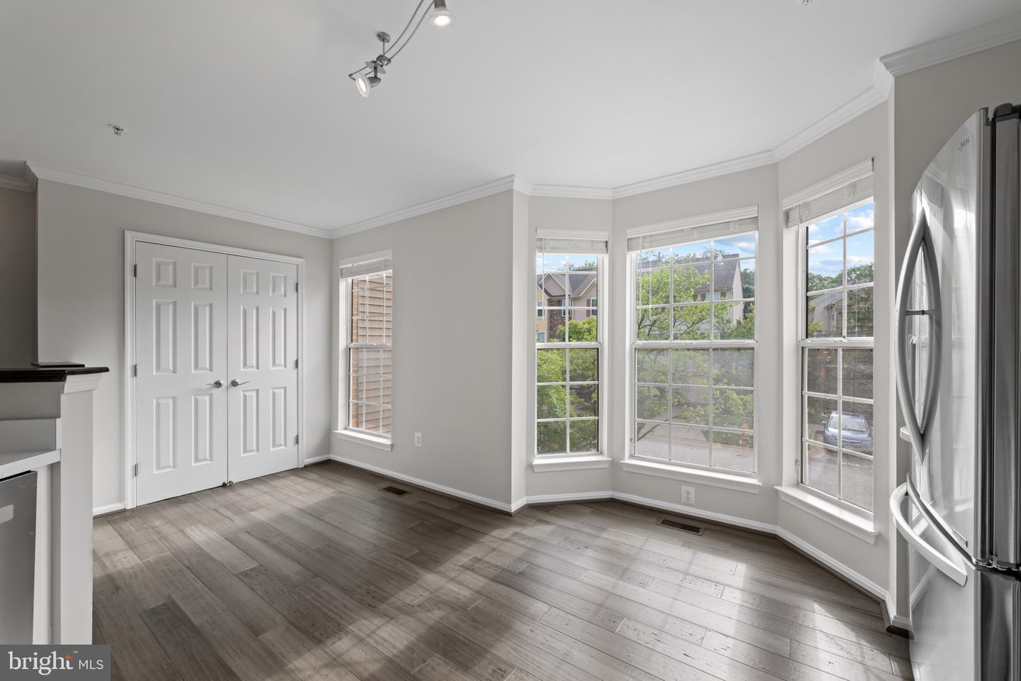 6123 Silver Arrows Way Property Photo 10