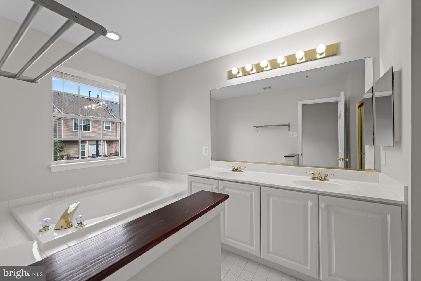 6123 Silver Arrows Way Property Photo 15
