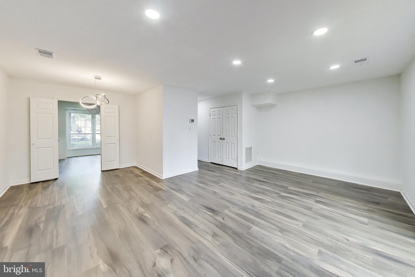 5875 Rowanberry Dr #br 35 Property Photo 8