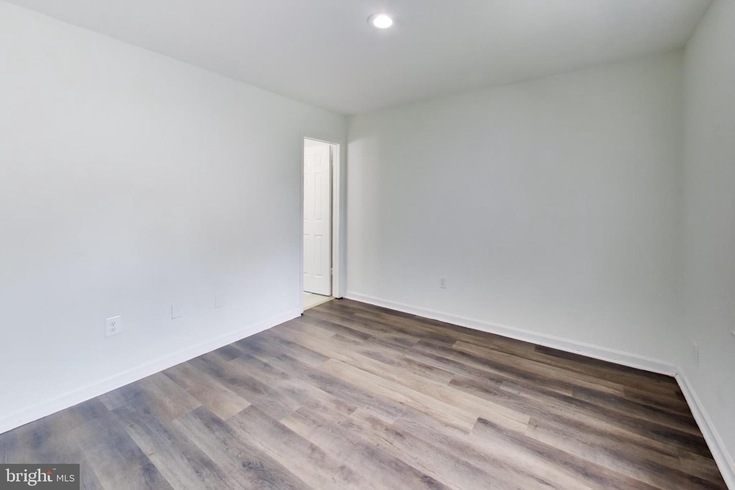 5875 Rowanberry Dr #br 35 Property Photo 17