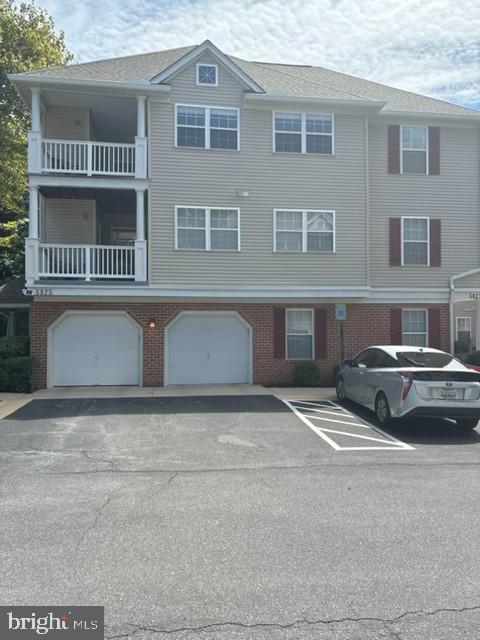 5827 WYNDHAM CIR #102 Property Photo 1