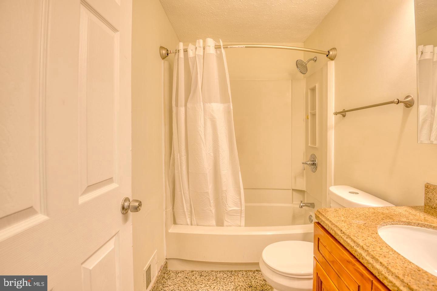 9220 Pinenut Ct Property Photo 17