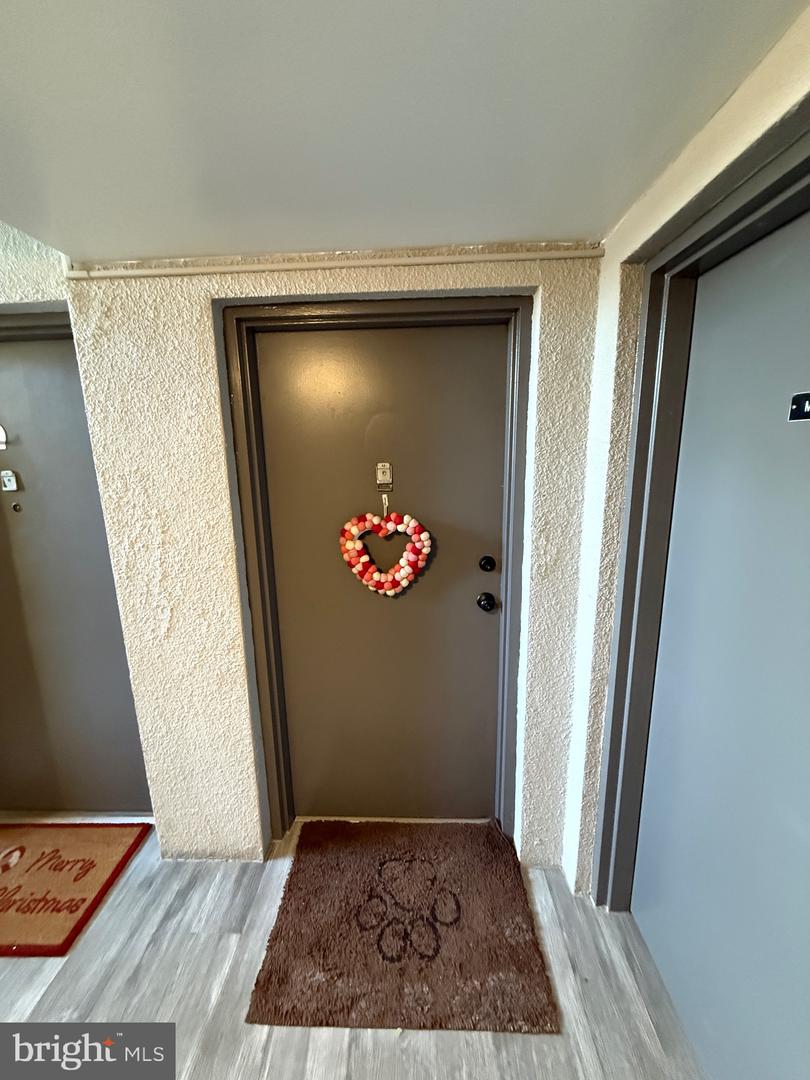 9647 Whiteacre Rd #a3 Property Photo 4