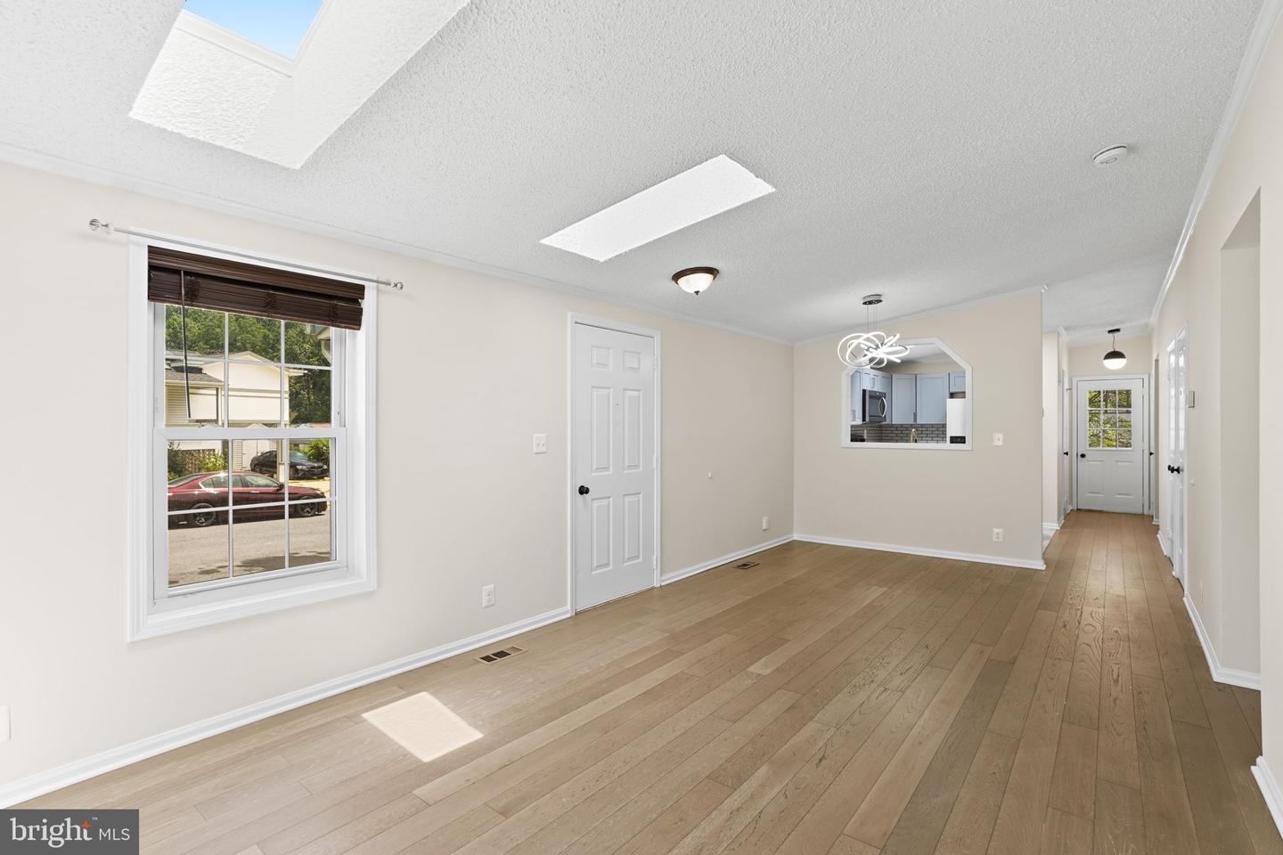 8902 Josephs Coat Ct Property Photo 6