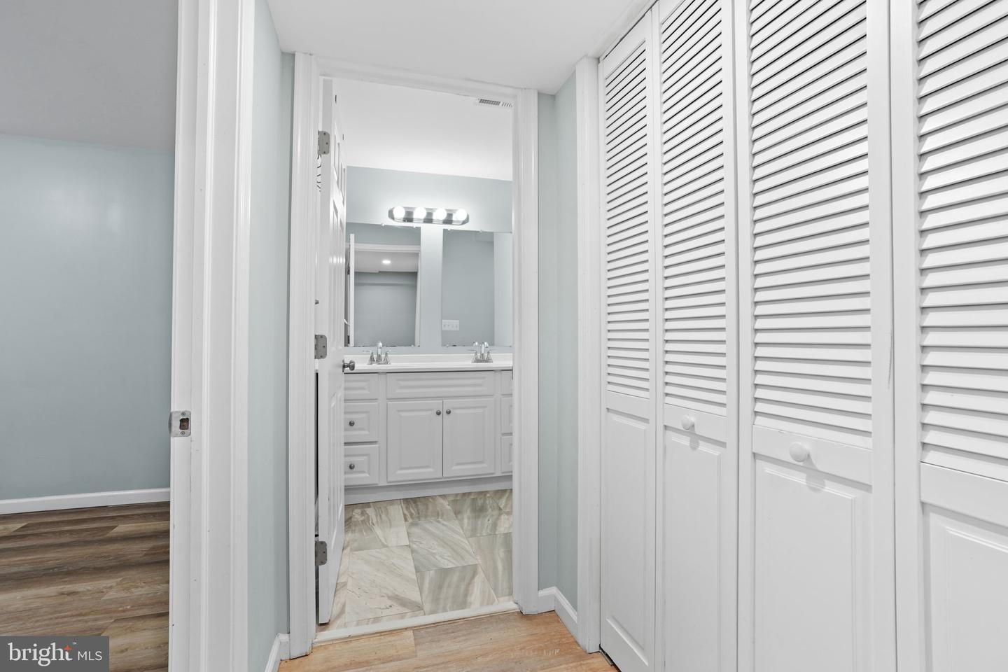 8902 Josephs Coat Ct Property Photo 27