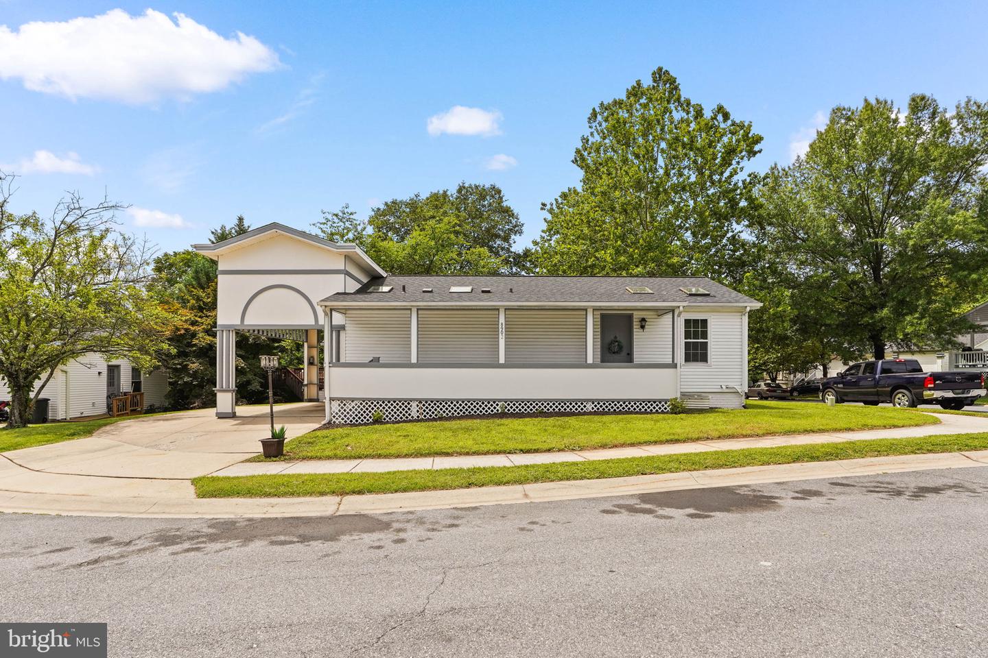 8902 Josephs Coat Ct Property Photo 34