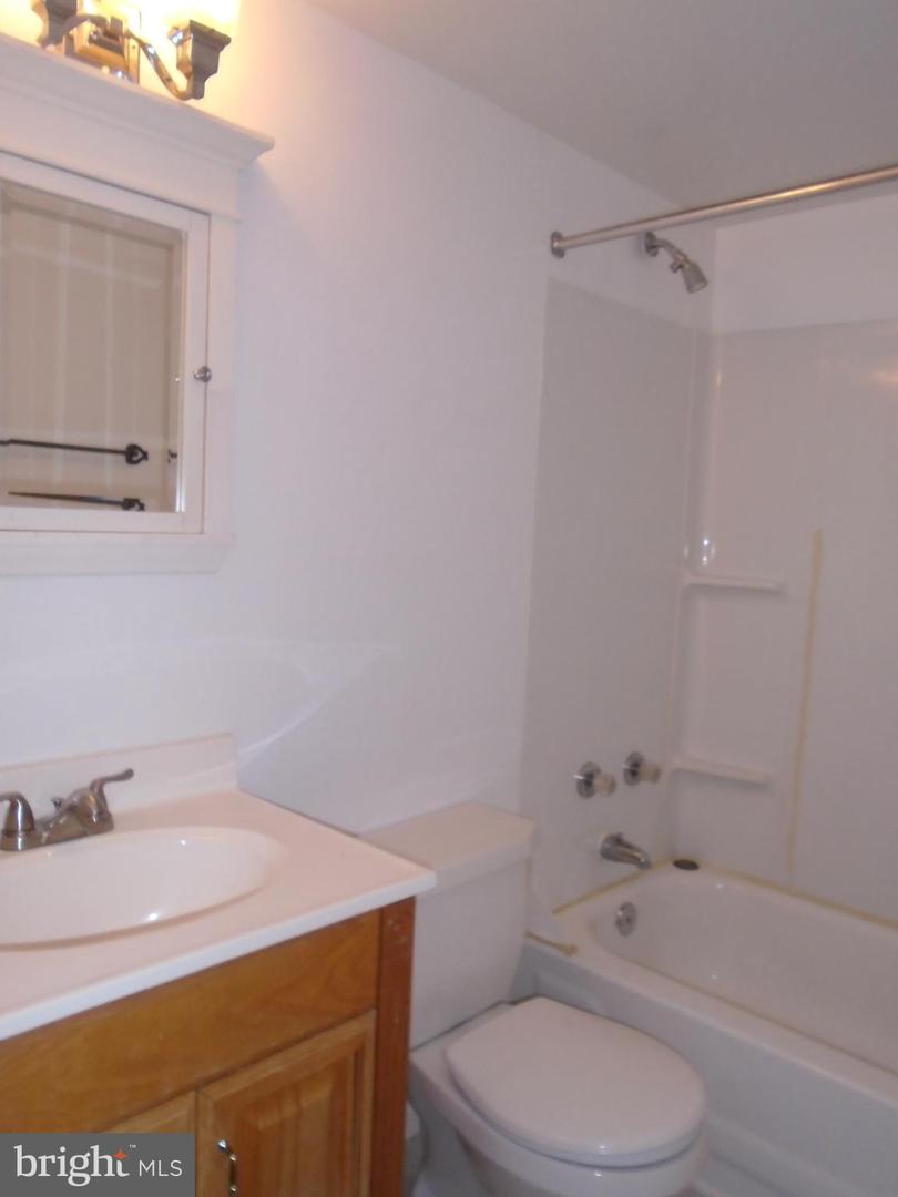 8488 Main St Property Photo 8