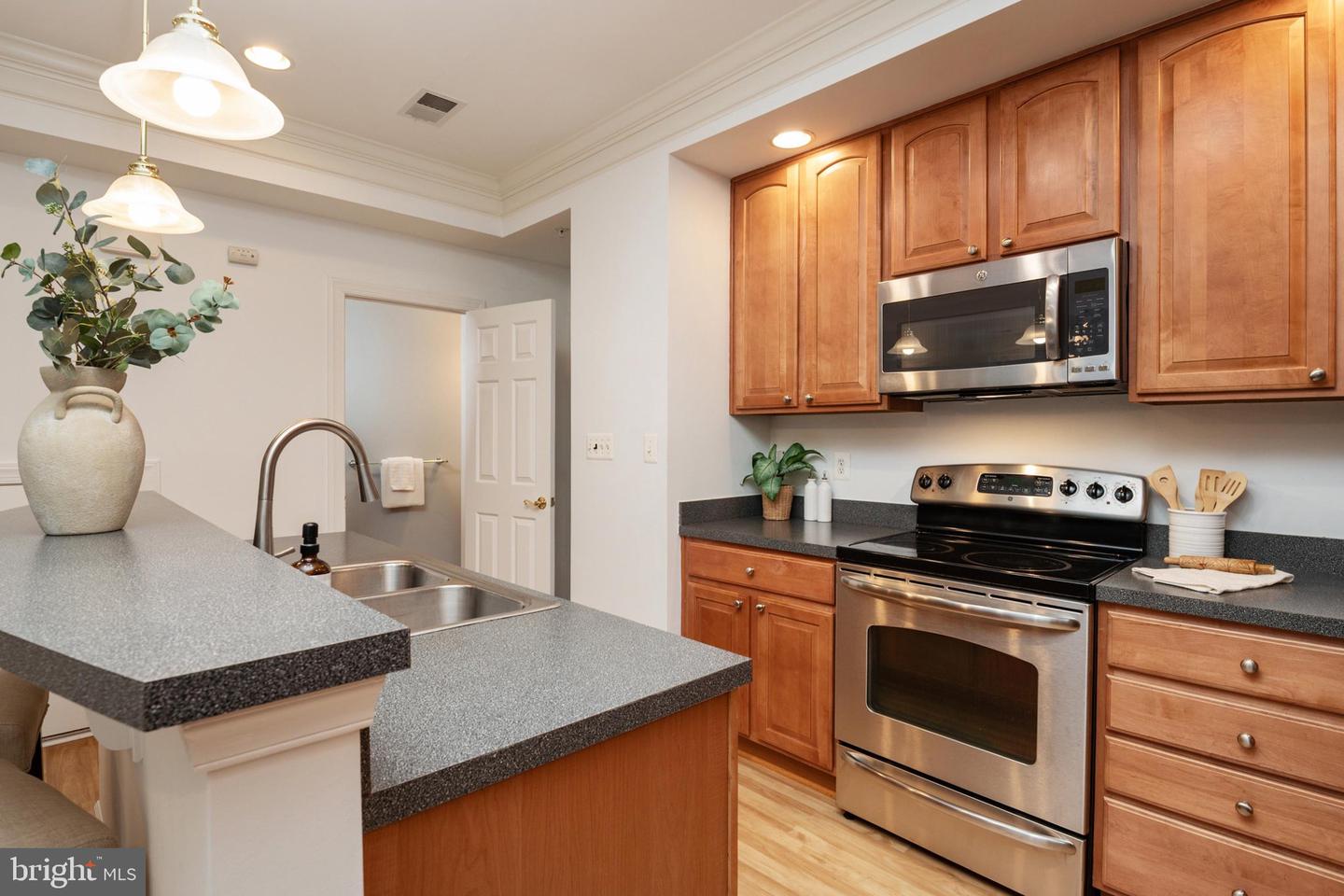 7214 Elkridge Crossing Way Property Photo 17
