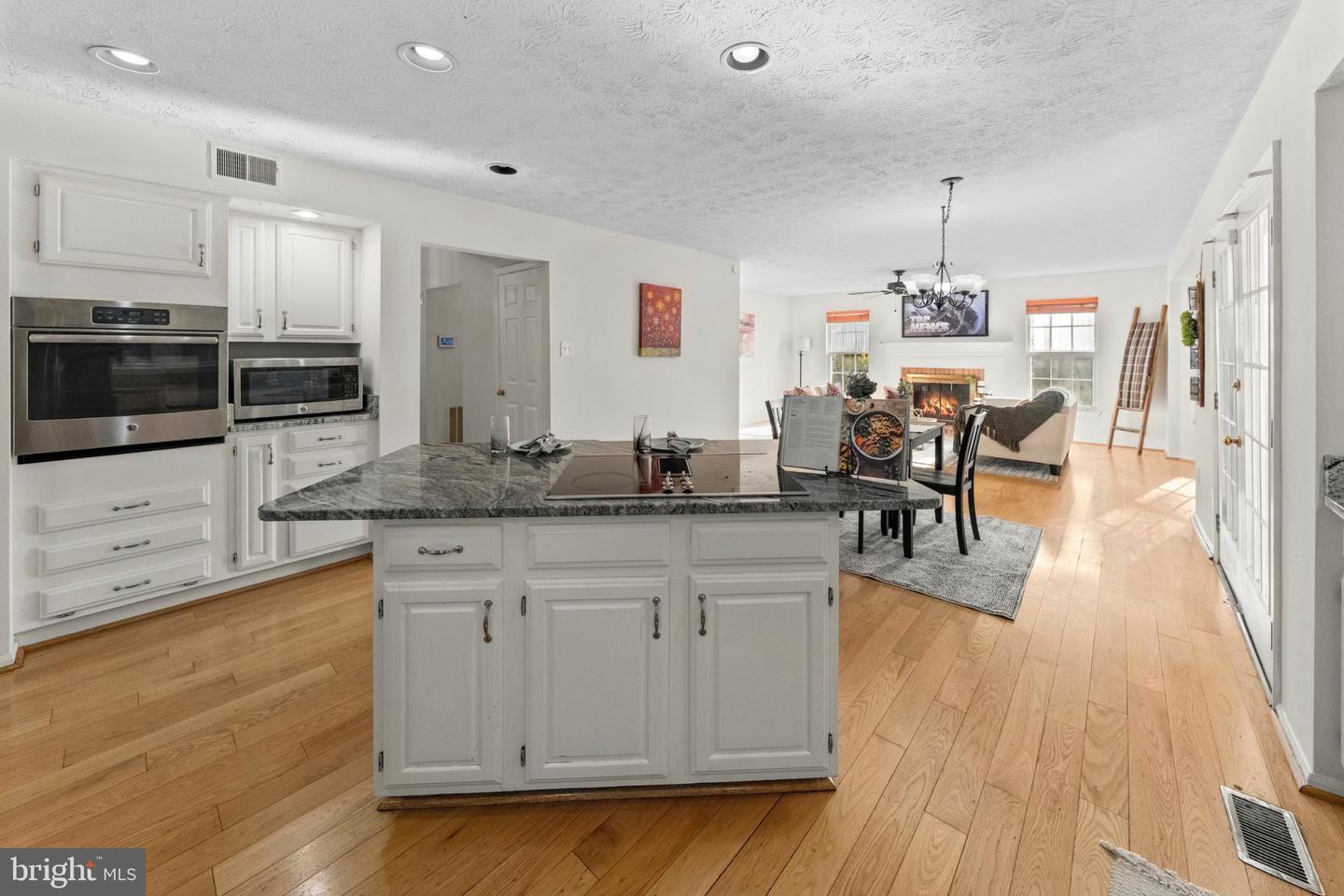 6885 Caravan Ct Property Photo 13