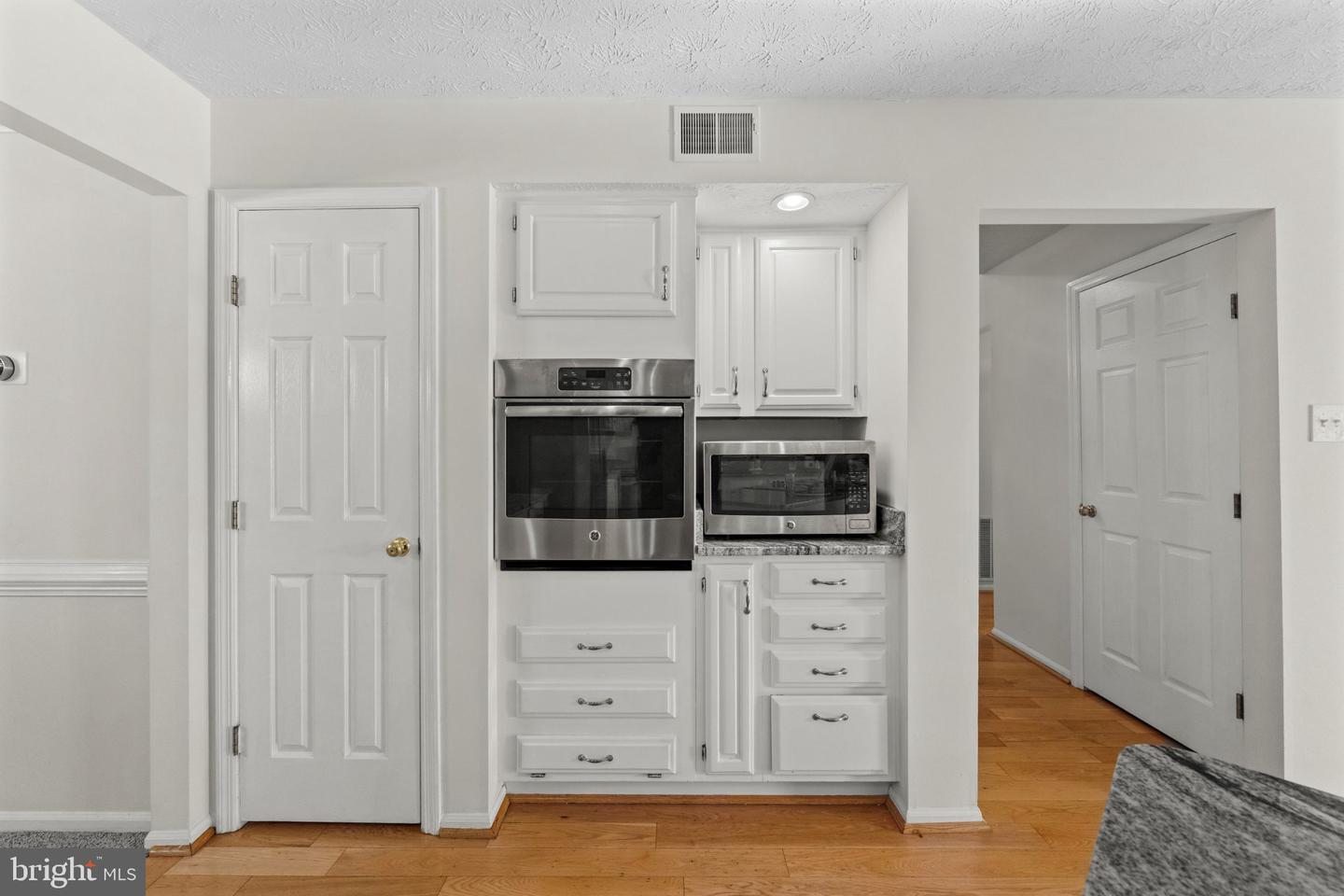 6885 Caravan Ct Property Photo 18