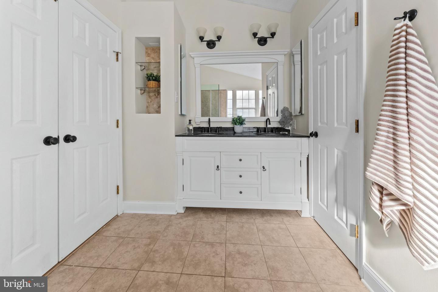 6885 Caravan Ct Property Photo 35