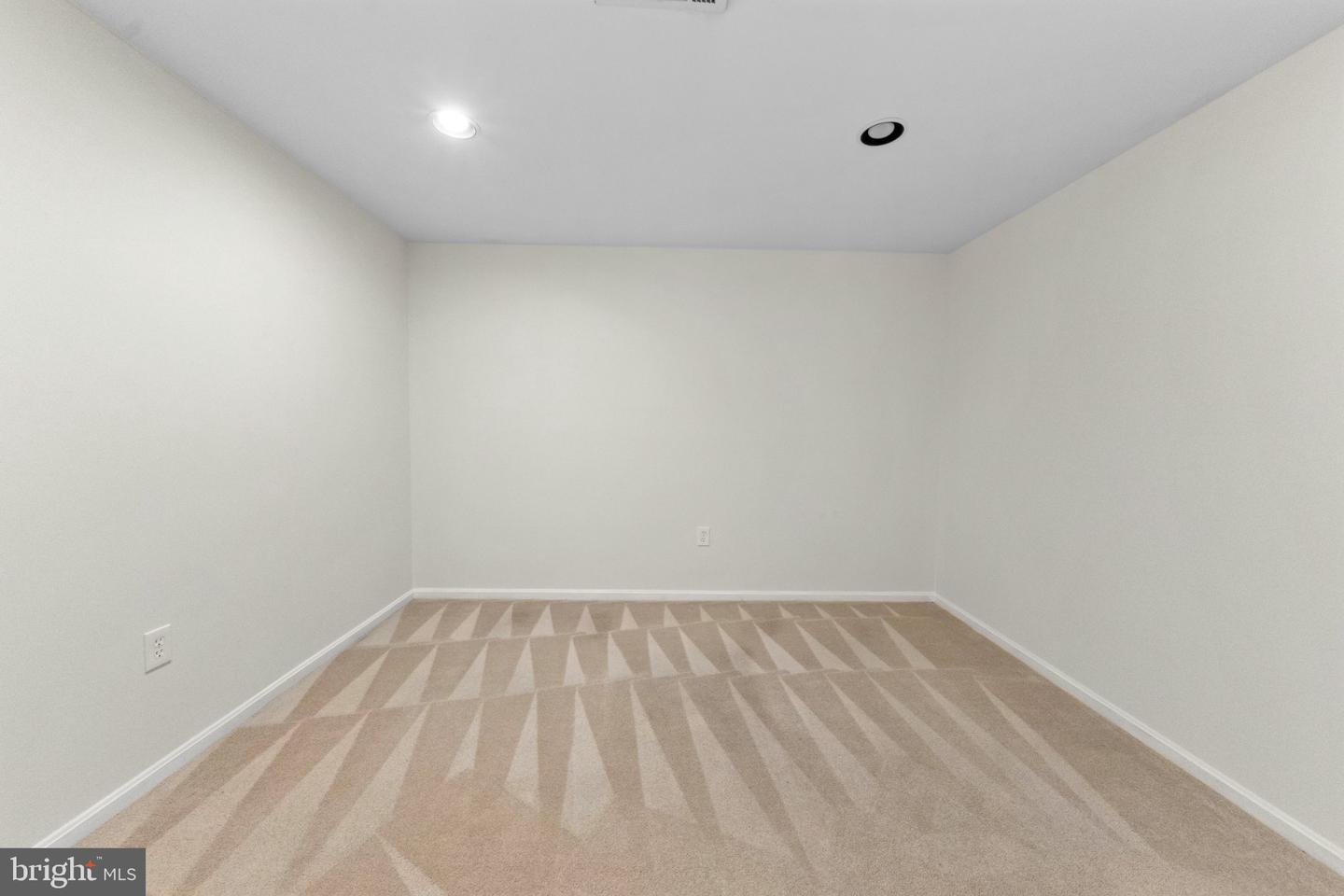 6885 Caravan Ct Property Photo 41