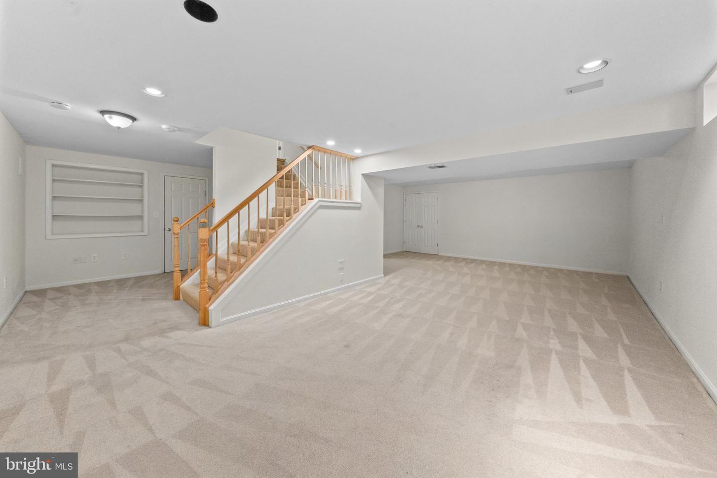 6885 Caravan Ct Property Photo 44