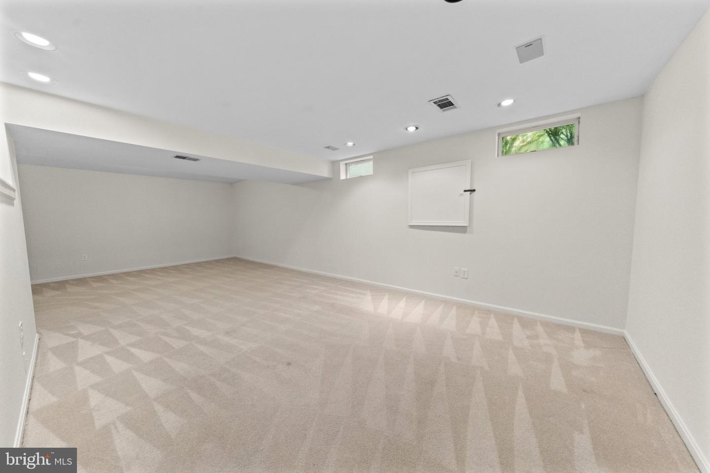 6885 Caravan Ct Property Photo 45