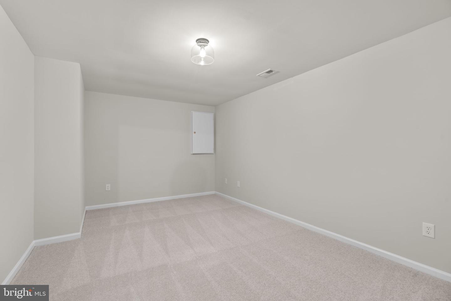 9402 Steeple Ct Property Photo 32