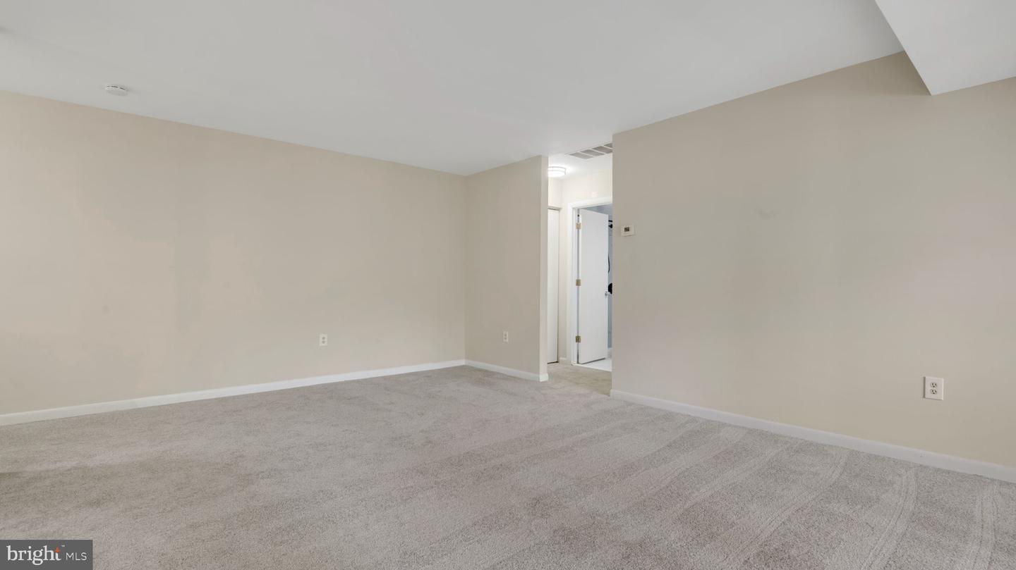 9653 Whiteacre Rd #b-2 Property Photo 11
