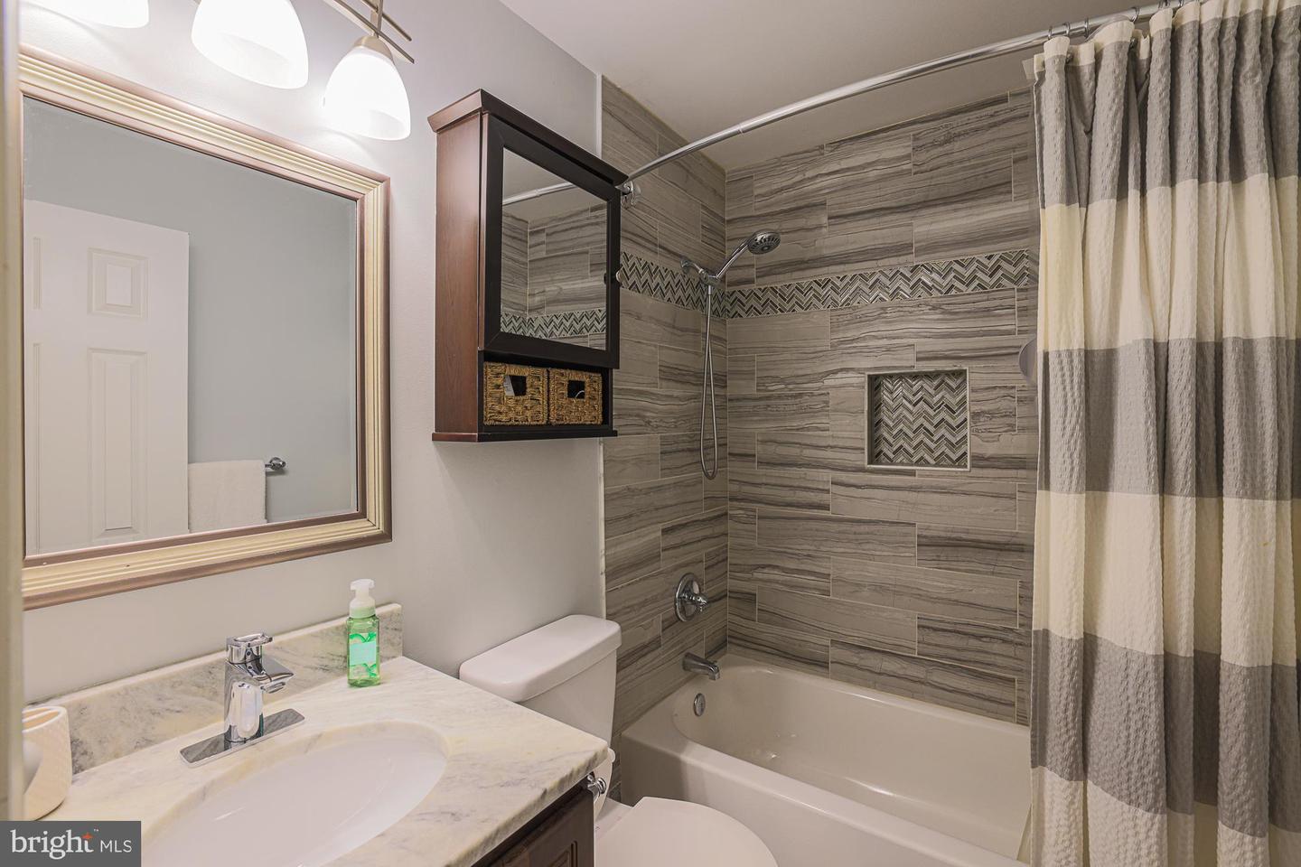 7477 Swan Point Way #4-2 Property Photo 32
