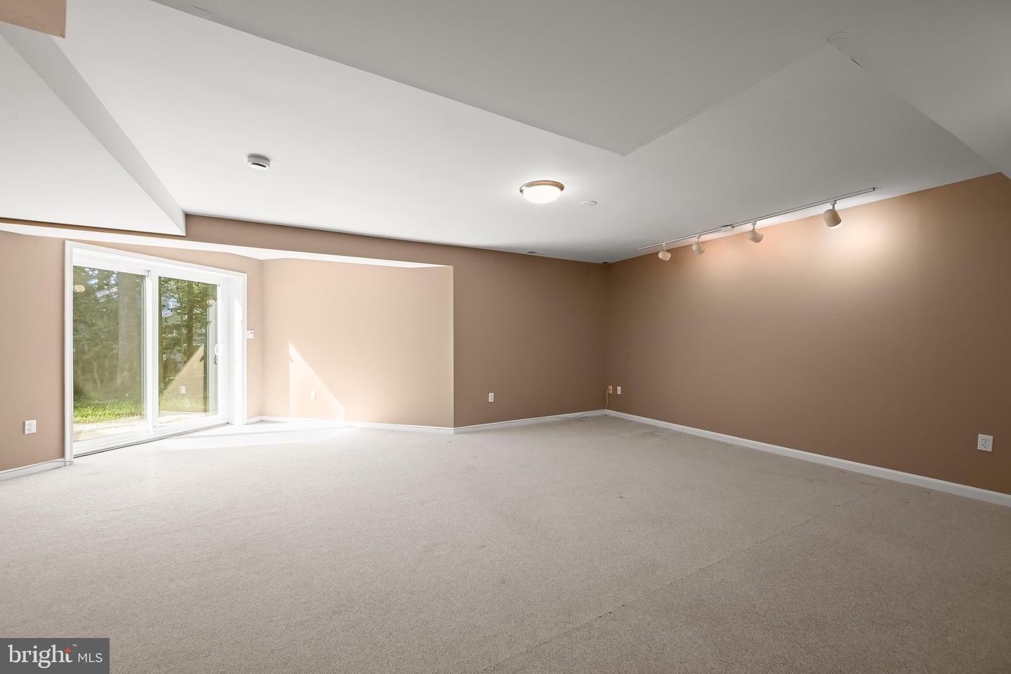 10604 Harpoon Hl Property Photo 59