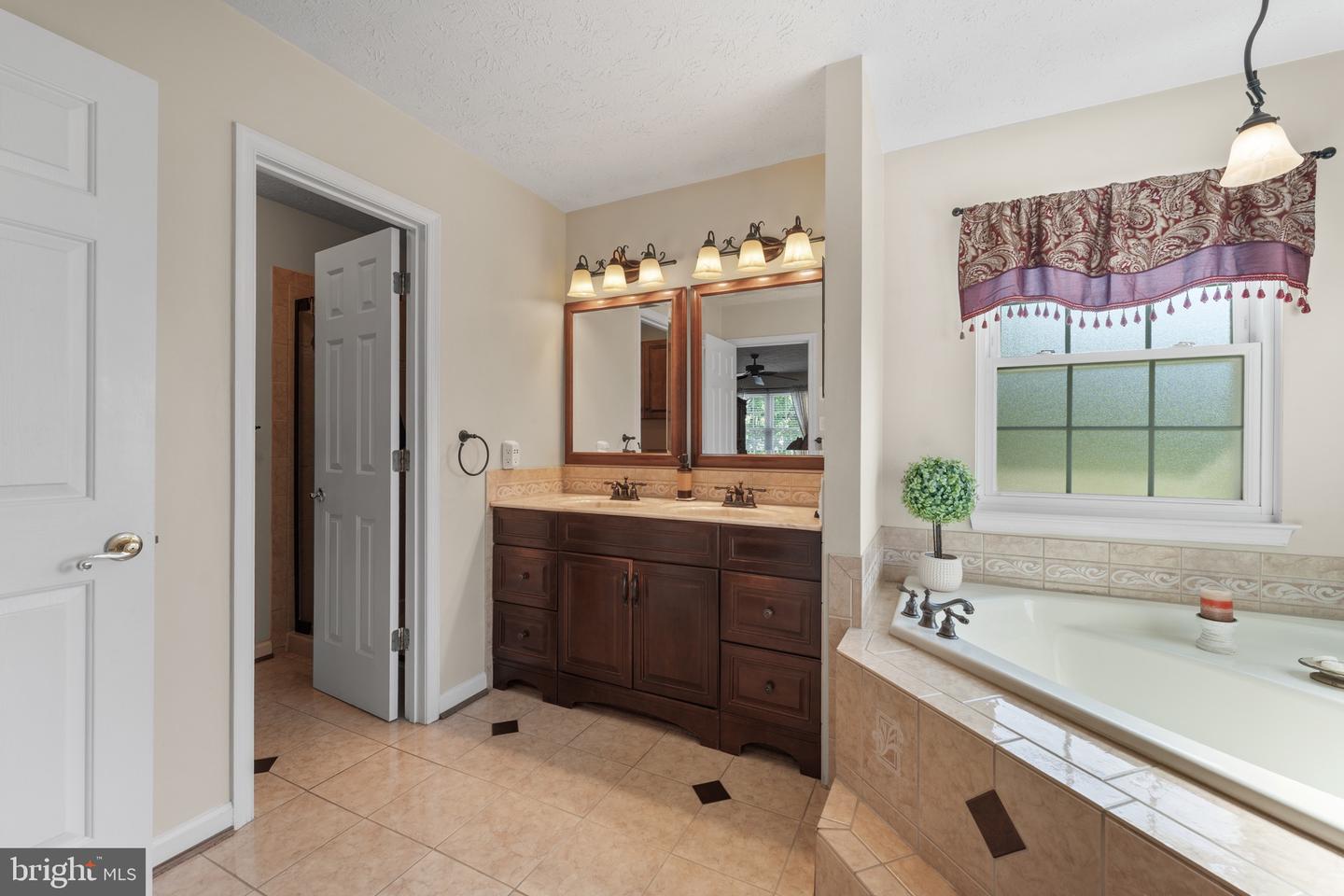 6208 Greenleaf Ln Property Photo 27