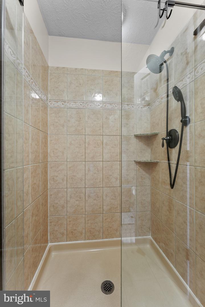 6208 Greenleaf Ln Property Photo 29