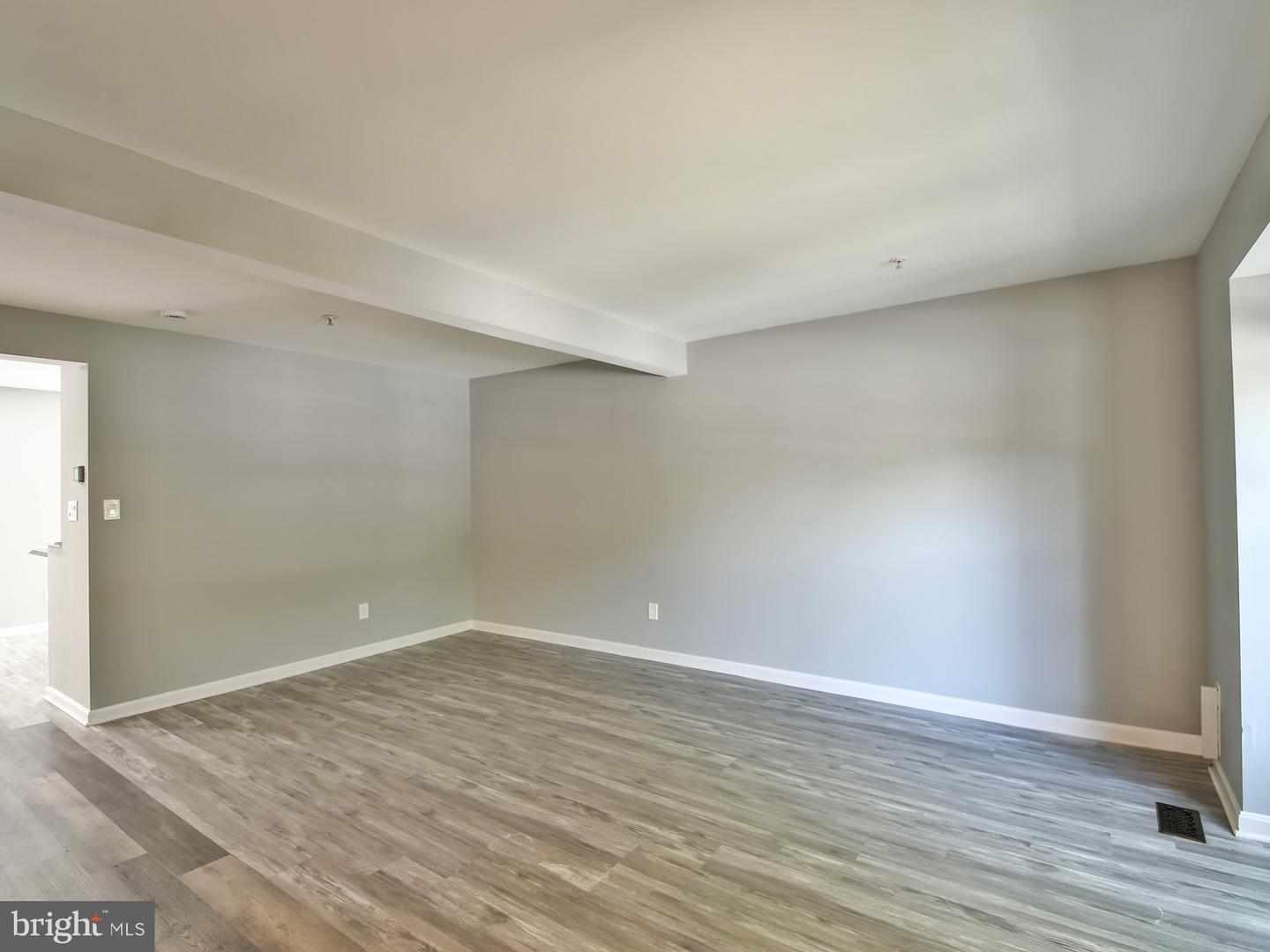 8815 Ashberry Ct Property Photo 4