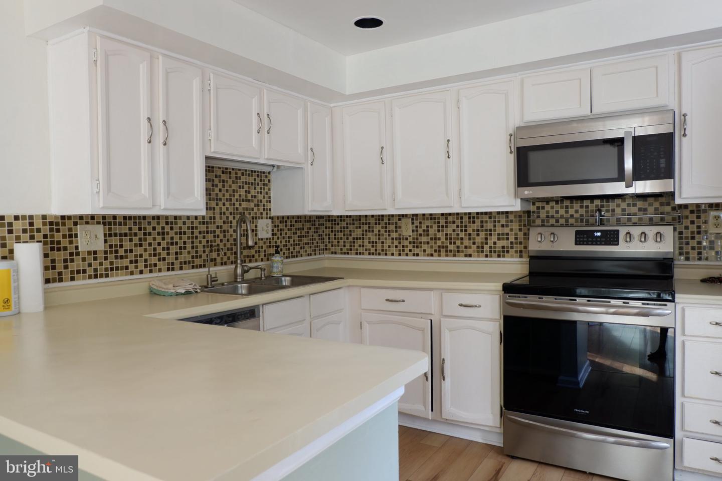 8284 Mary Lee Ln Property Photo 5