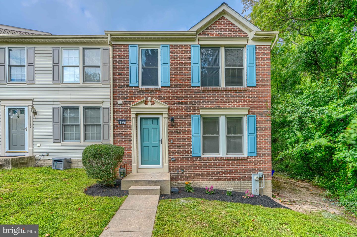 8821 CASTLEBURY CT Property Photo 1
