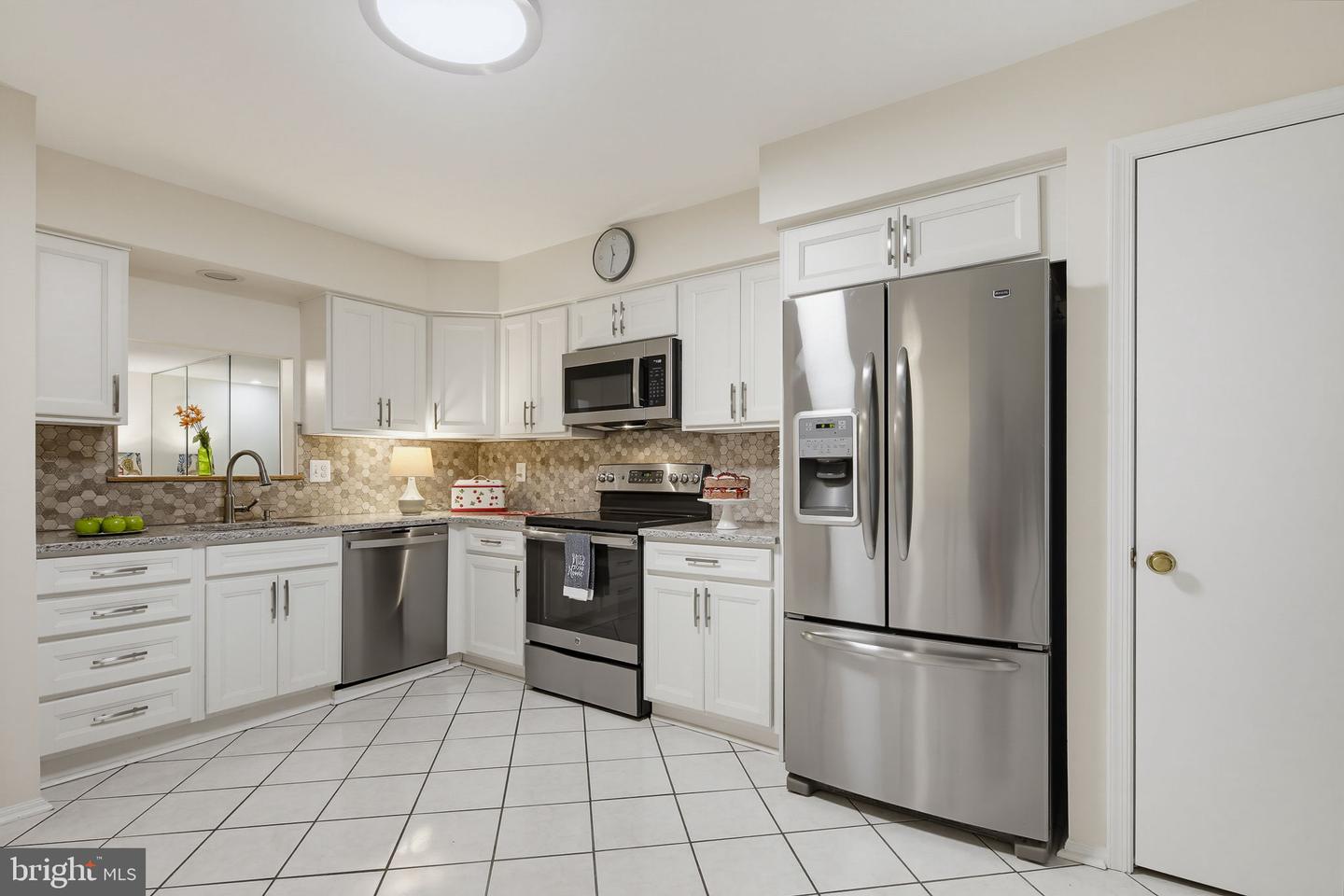 11767 Stonegate Ln Property Photo 3