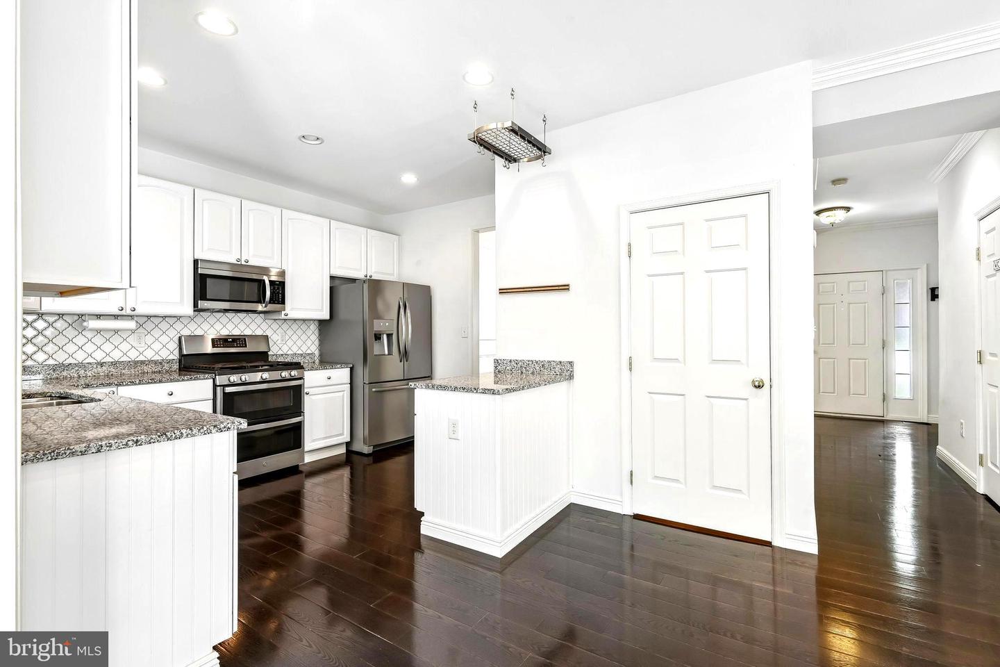7239 Lyndsey Way Property Photo 9
