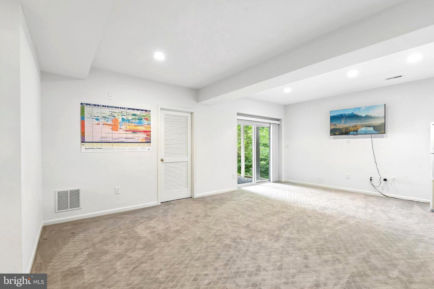 7239 Lyndsey Way Property Photo 28
