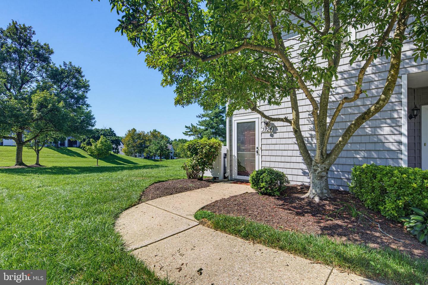 7724 Mayfair Cir Property Photo 4