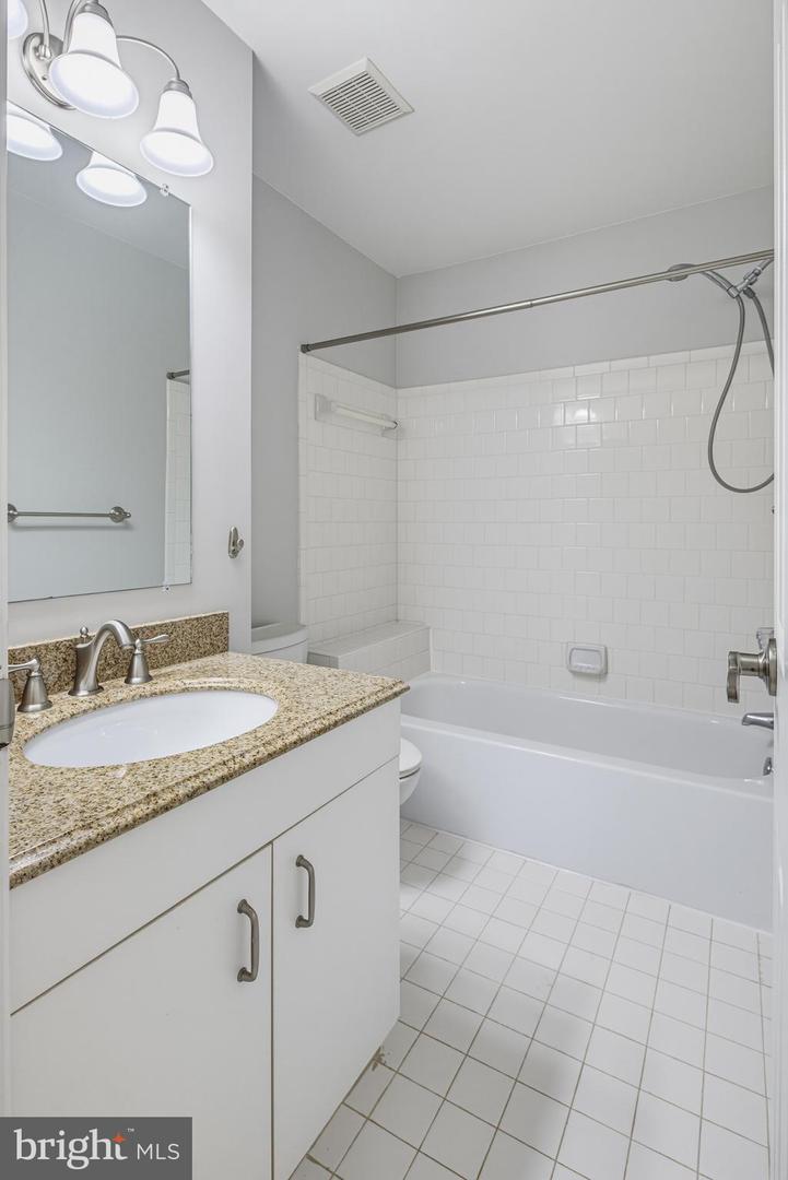 7724 Mayfair Cir Property Photo 34