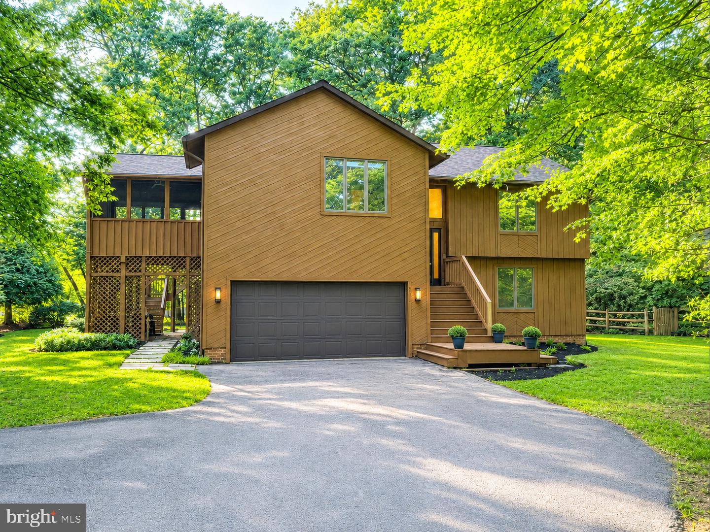 6176 WOODED RUN DR Property Photo 1