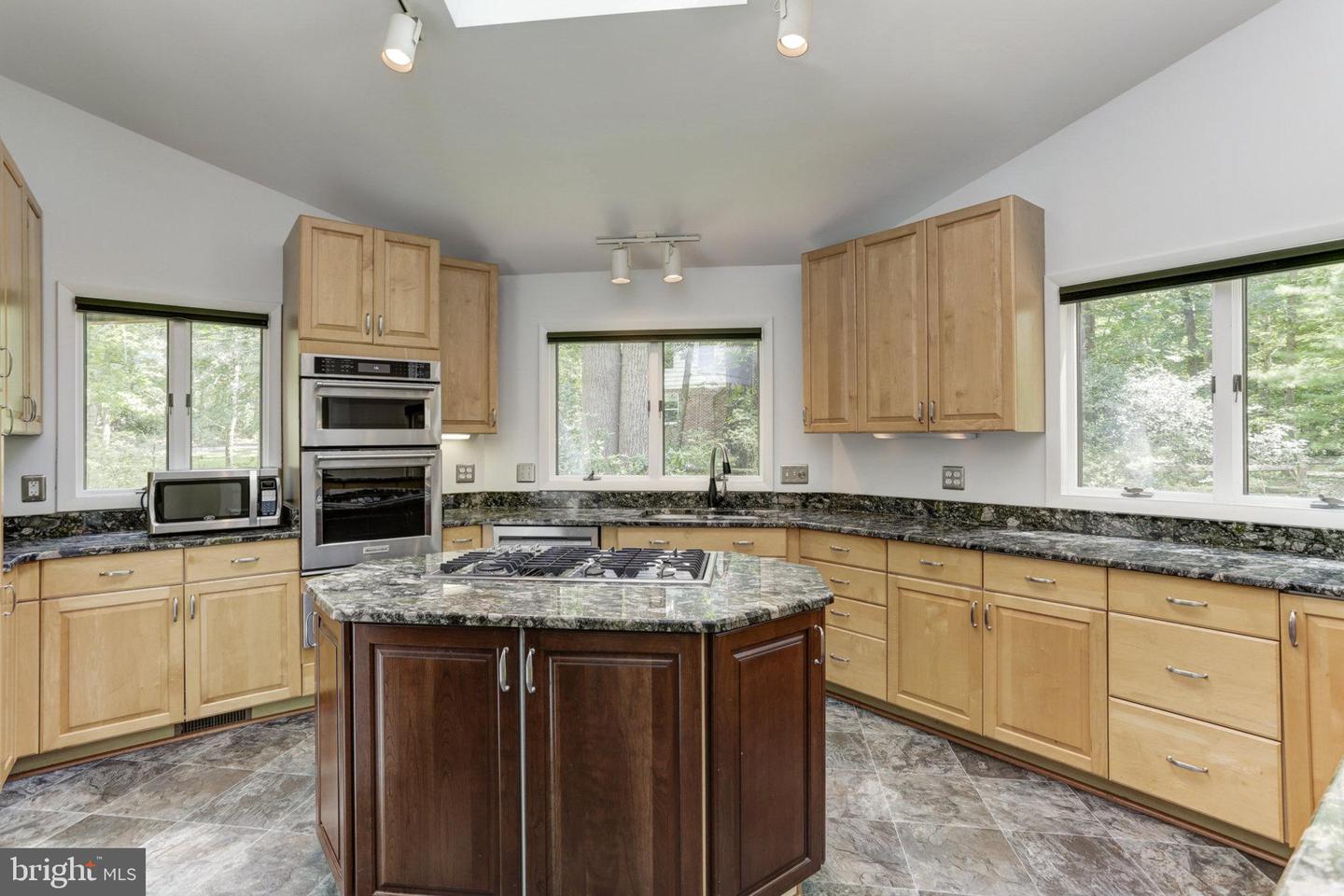 10373 Currycomb Ct Property Photo 3