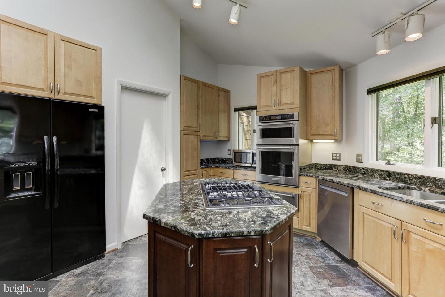 10373 Currycomb Ct Property Photo 4