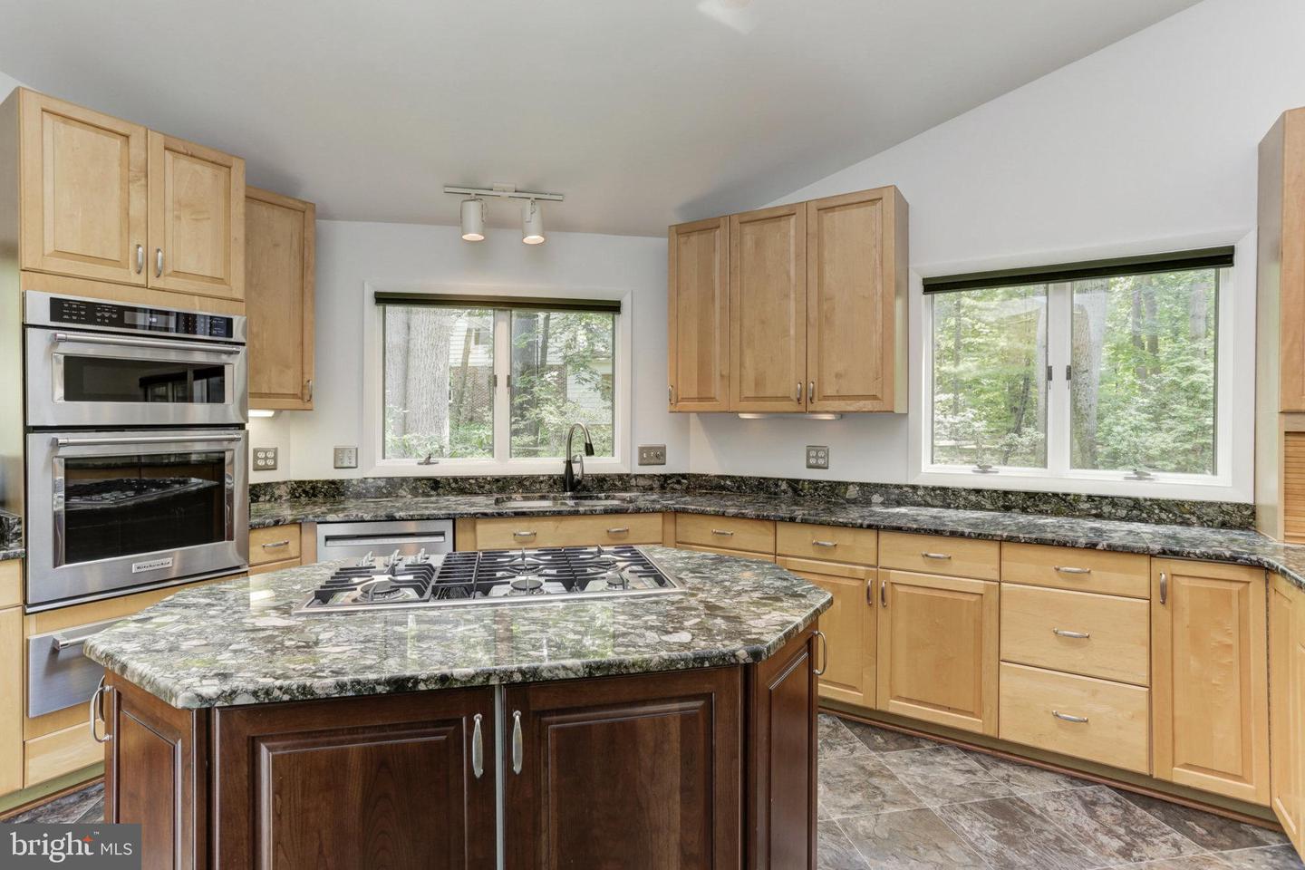 10373 Currycomb Ct Property Photo 6