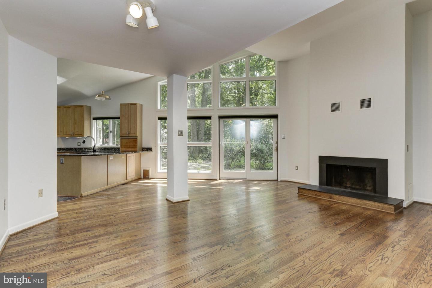 10373 Currycomb Ct Property Photo 8