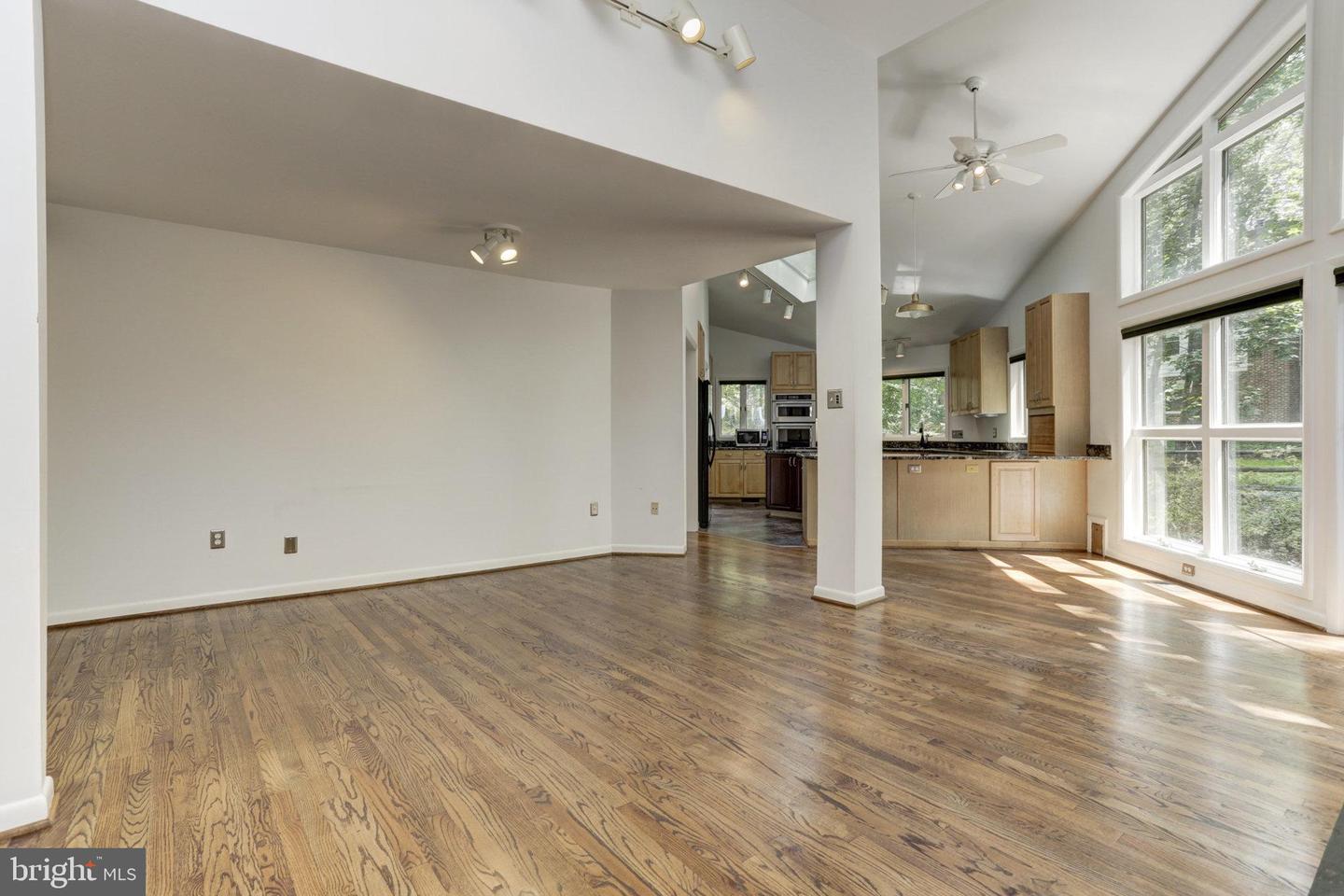 10373 Currycomb Ct Property Photo 9