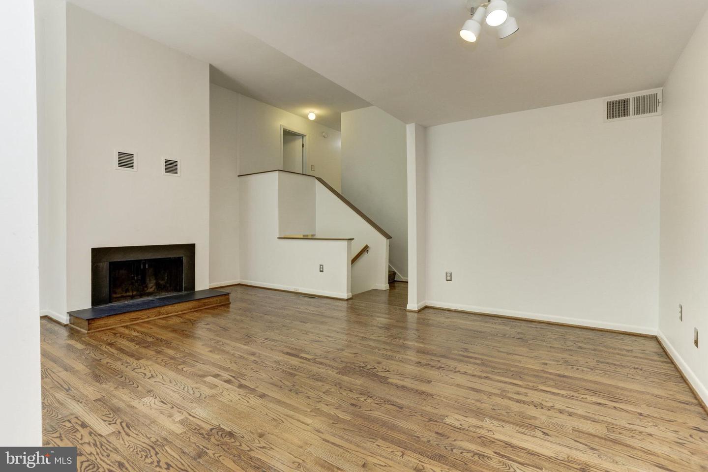 10373 Currycomb Ct Property Photo 10