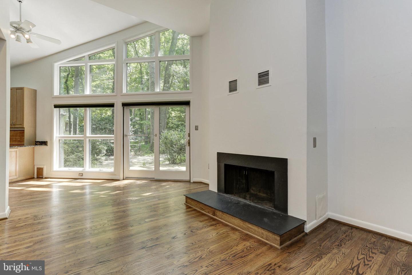 10373 Currycomb Ct Property Photo 11