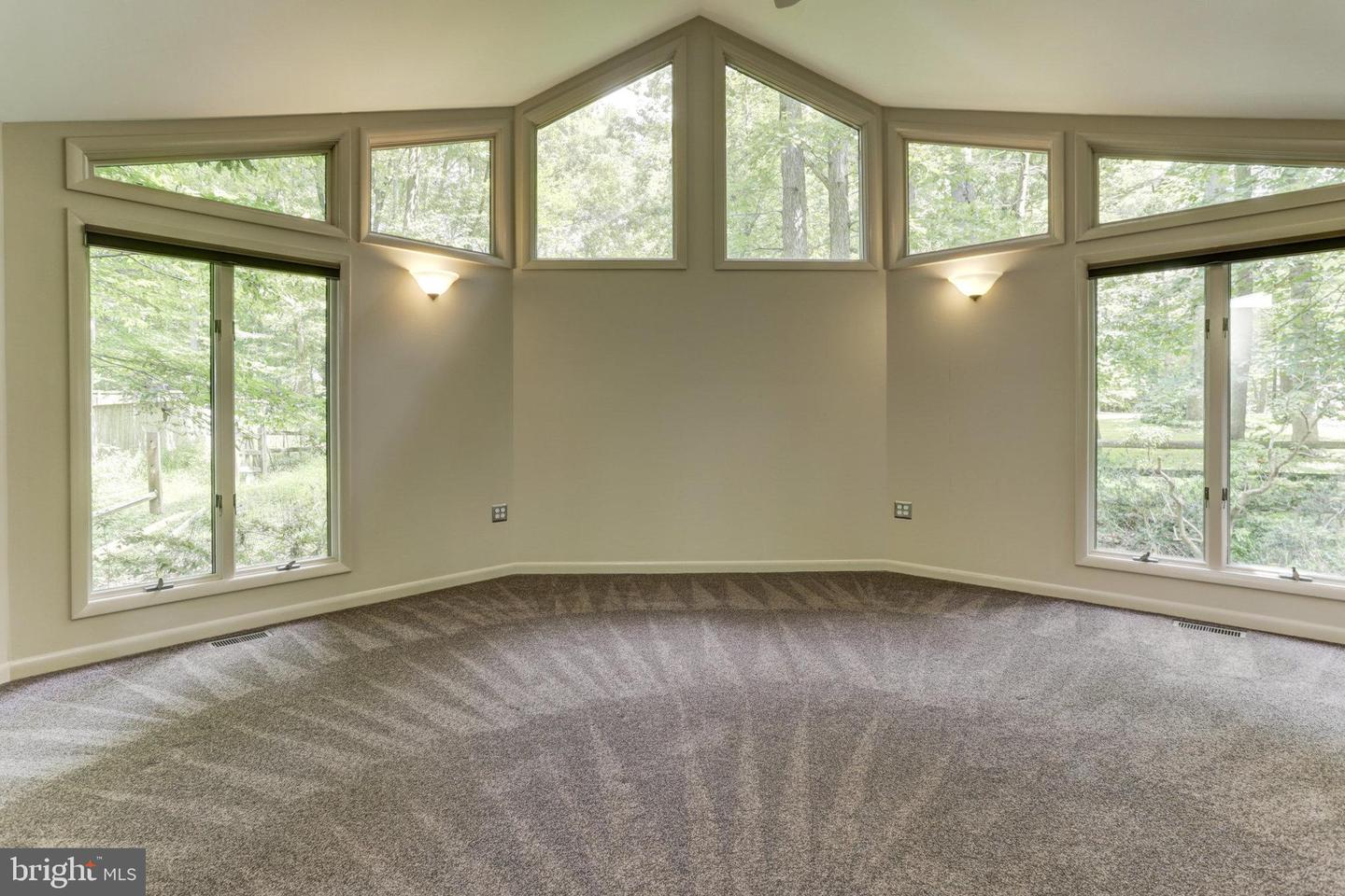 10373 Currycomb Ct Property Photo 15
