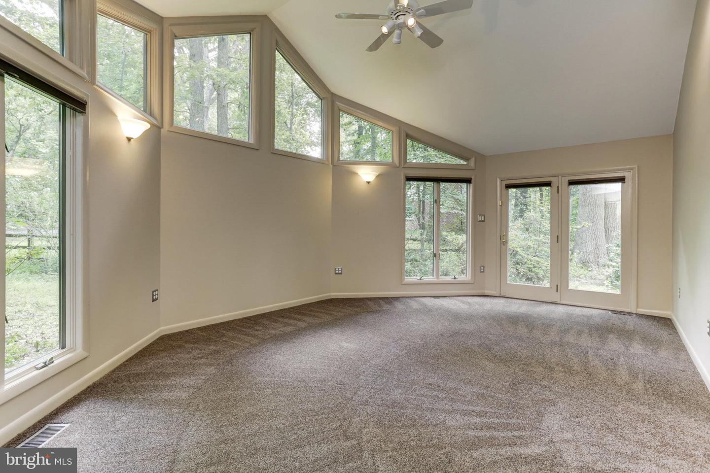 10373 Currycomb Ct Property Photo 16