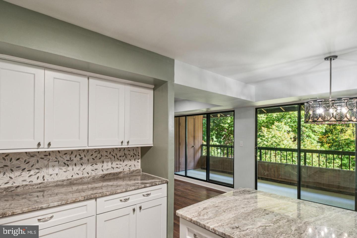 5667 HARPERS FARM RD #E Property Photo 1