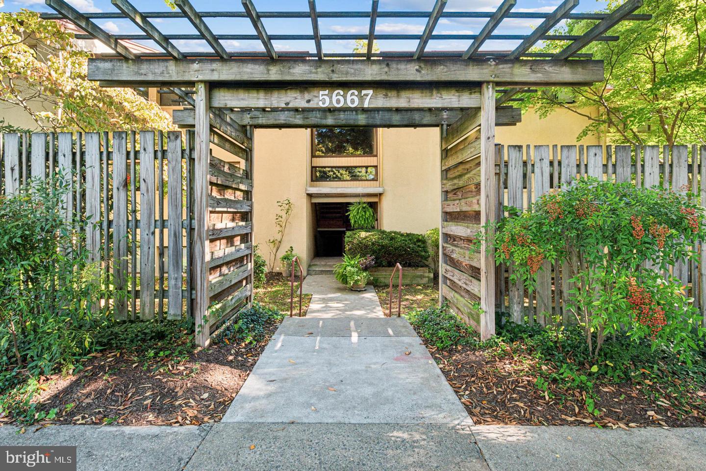5667 Harpers Farm Rd #e Property Photo 2