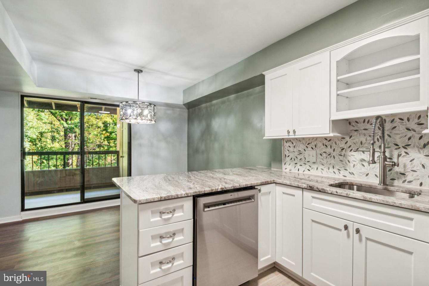 5667 Harpers Farm Rd #e Property Photo 4