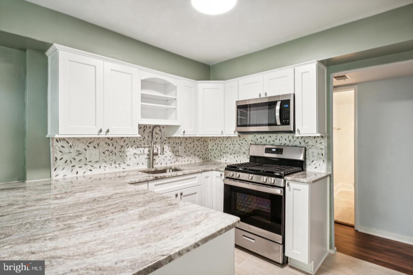 5667 Harpers Farm Rd #e Property Photo 5