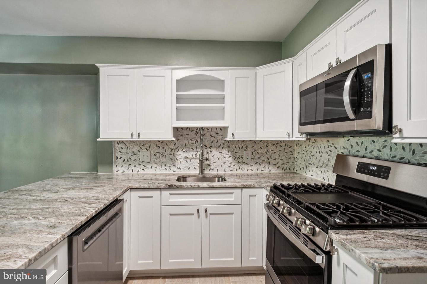 5667 Harpers Farm Rd #e Property Photo 6