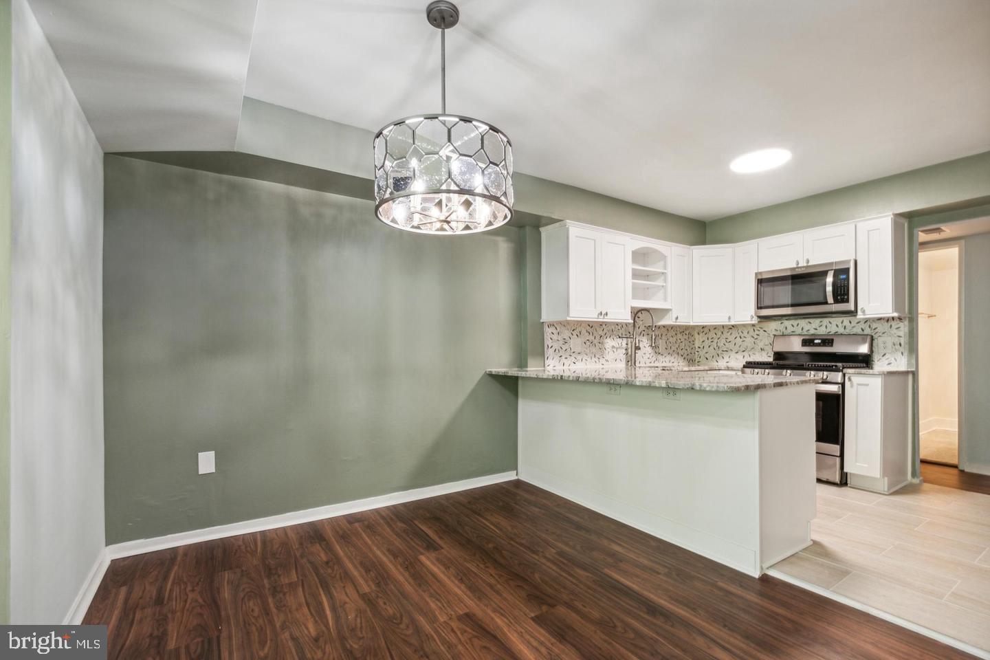 5667 Harpers Farm Rd #e Property Photo 7