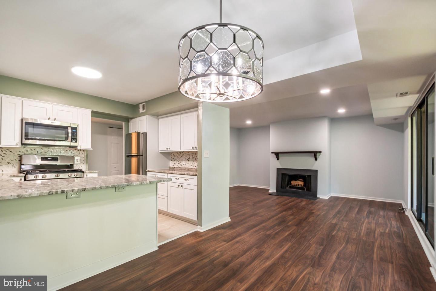 5667 Harpers Farm Rd #e Property Photo 8